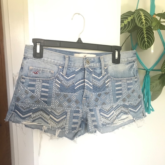 Detailed Hollister Jean Shorts - Picture 3 of 7